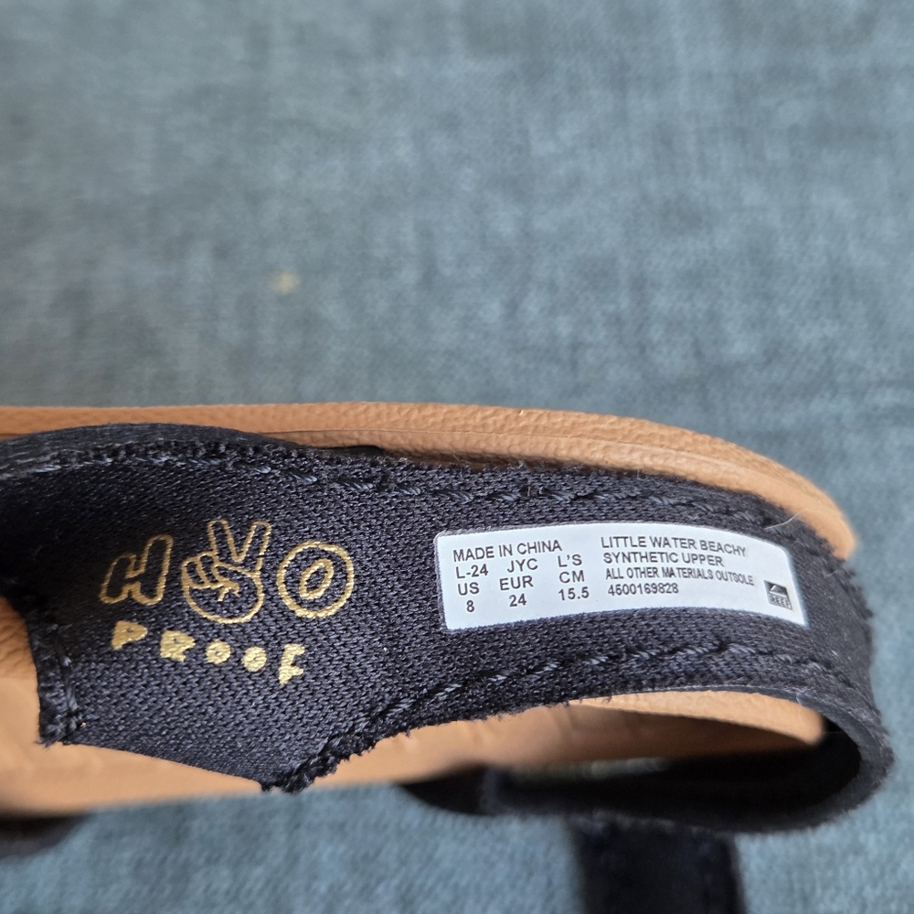 Kids Reef Black and Tan Sandals - Picture 4 of 5